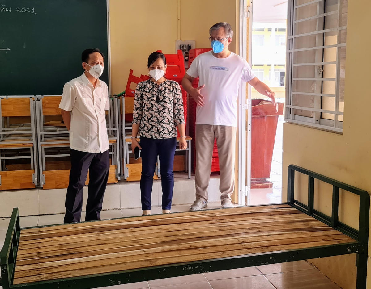 Chủ tịch UBND tỉnh Bạc Liêu đến kiểm tra một số điểm chuẩn bị làm cơ sở y tế điều trị bệnh nhân Covid -19 ở thành phố Bạc Liêu.