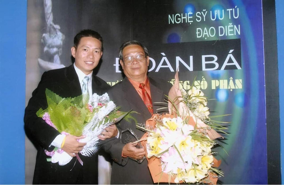 Đạo diễn Đoàn Bình và cha - NSƯT Đoàn Bá.