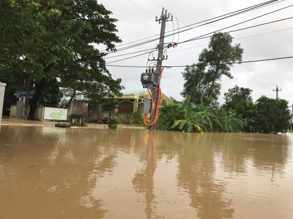 đường giao thông nước gập như một dòng sông