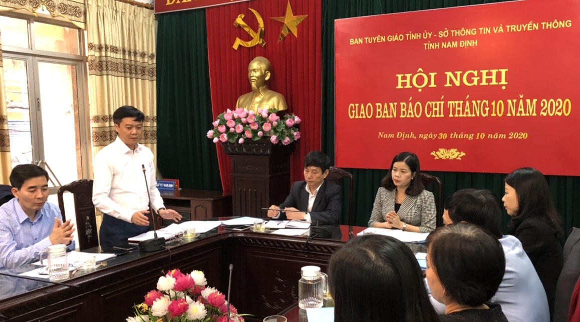 Phó Giám đốc Sở GD-ĐT tỉnh Nam Định thông tin tại hội nghị giao ban báo chí