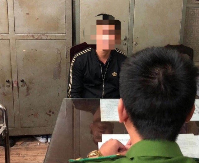 Đối tượng Trần Đình Thắng tại cơ quan công an (Ảnh: Công an Hà Đông).