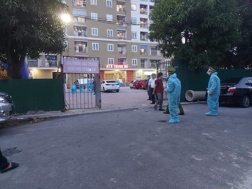 Phong tỏa chung cư HTX Trung Đô sau khi ghi nhận 4 ca nhiễm Covid-19 trong cộng đồng.