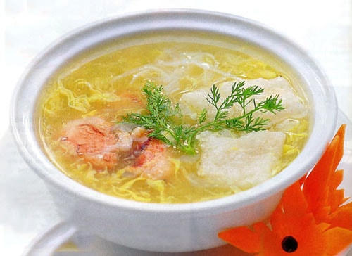 Súp bóng cá thịt cua làm món khai vị. Tác dụng bổ tỳ thận, trị đau lưng.