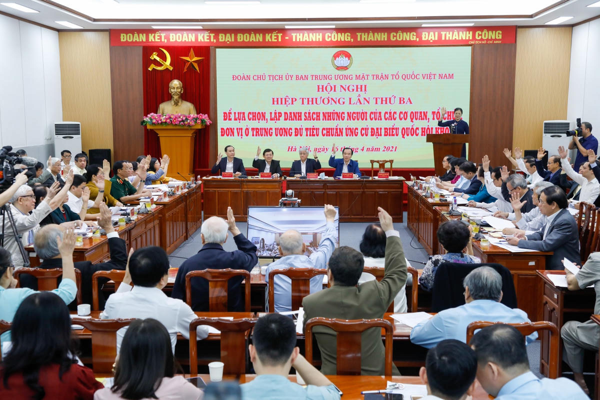 Hội nghị biểu quyết cử Chủ tọa và Thư ký Hội nghị.