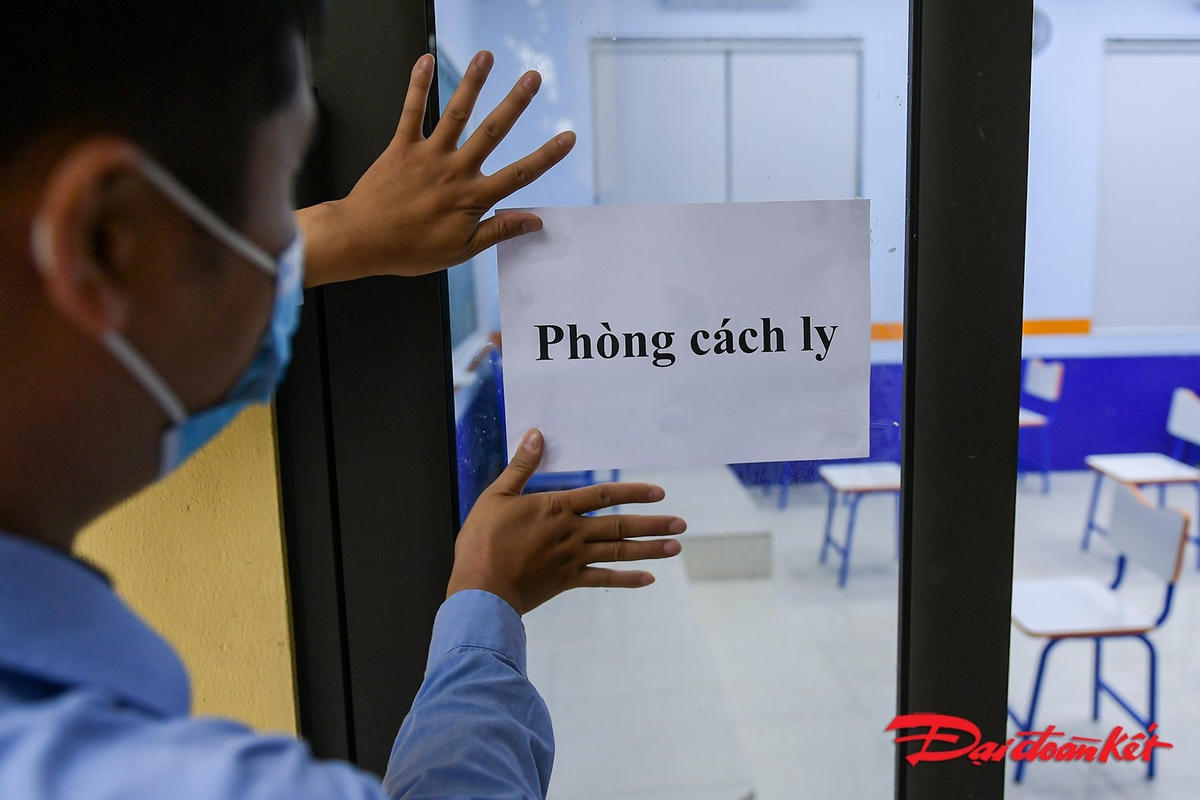 [ẢNH] Hà Nội: Trường học vệ sinh, dọn dẹp sẵn sàng cho kỳ thi vào lớp 10