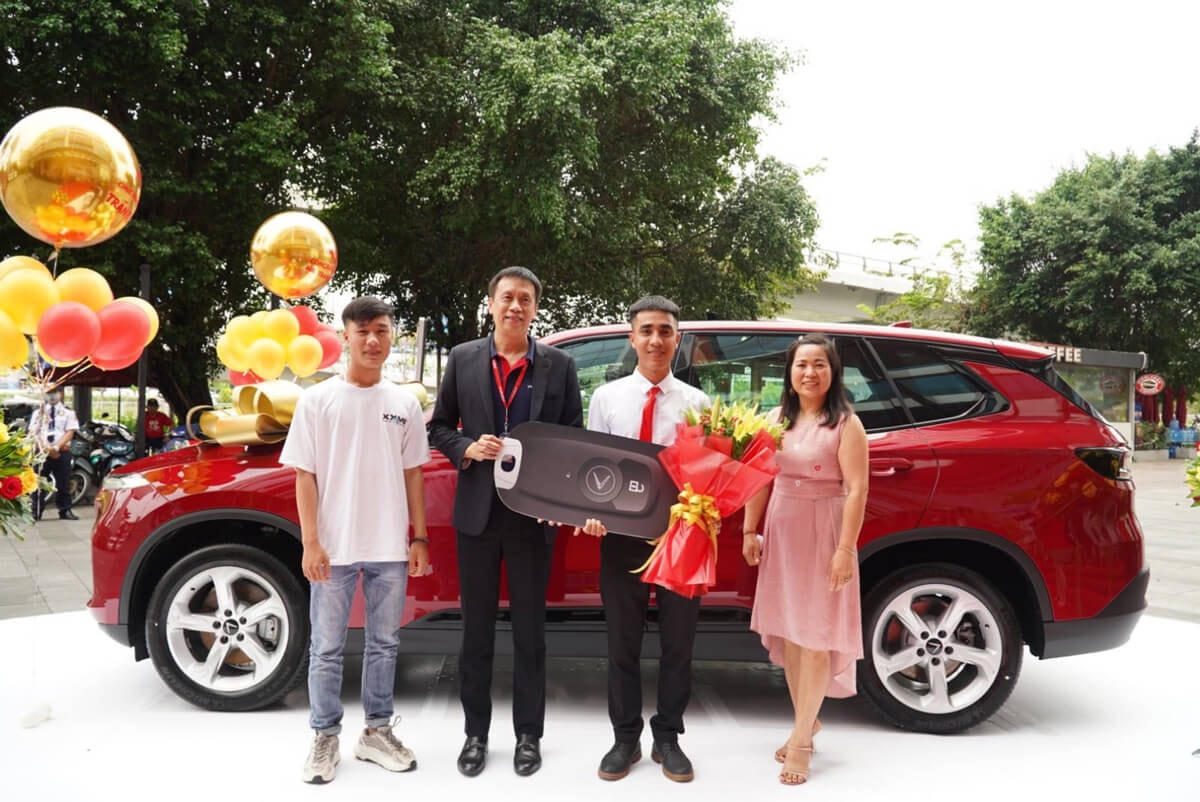 Khách hàng của Vietjet nhận xe hơi trị giá 1,5 tỷ đồng