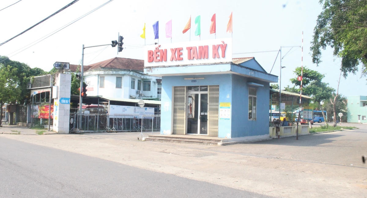 Một góc bến xe Tam Kỳ ở phường Tân Thạnh.
