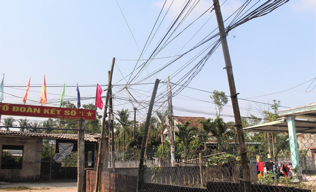 Hệ thống “mạng nhện” lưới điện ở thành phố Tam Kỳ.