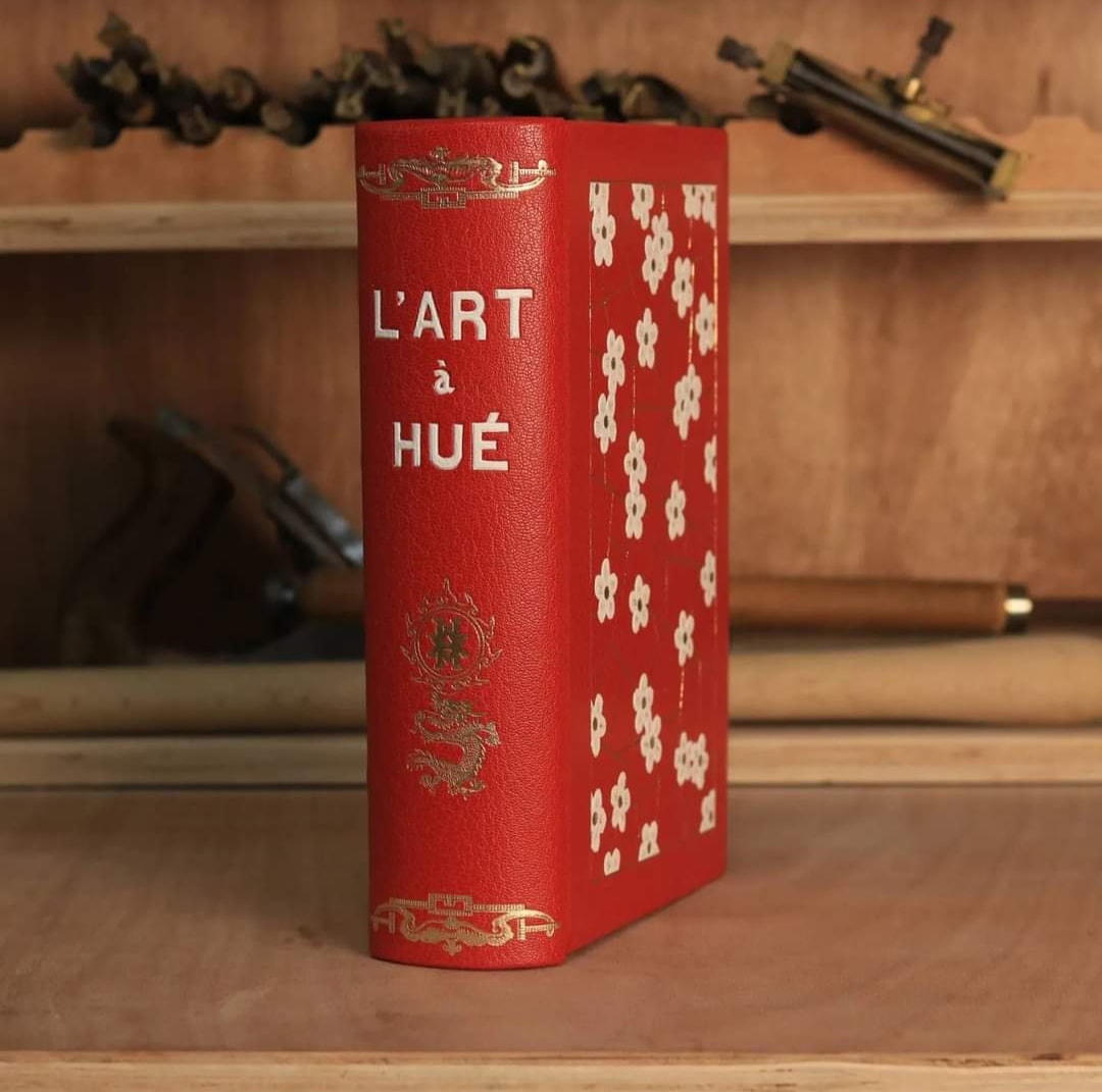 L’Art à Hué – một trong những cuốn sách tâm huyết anh Hiếu mới hoàn thành.