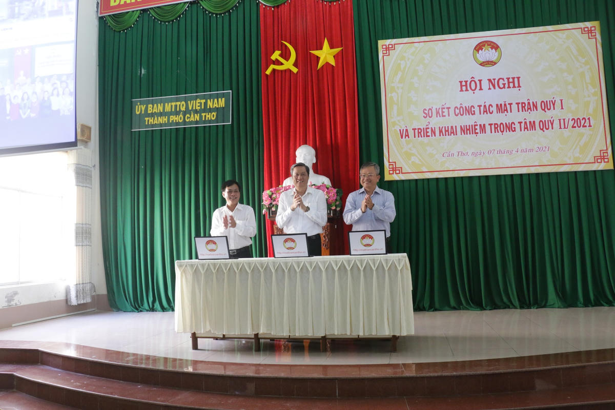 Lãnh đạo Thành uỷ khai trương trang thông tin điện tử của MTTQ thành phố và phần mềm quản lý hồ sơ công việc.