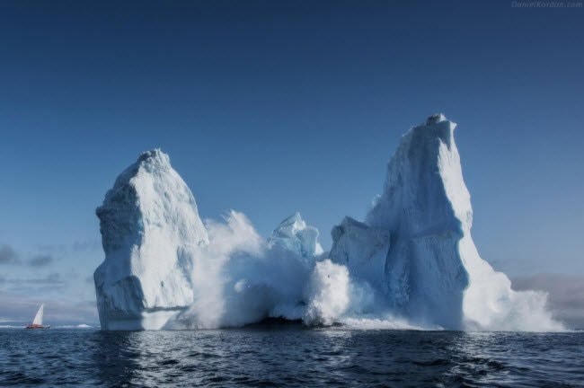 Greenland thuộc khu vực khí hậu Bắc Cực và nhiệt độ trung bình của tháng nóng nhất trong năm không vượt quá 10°C.