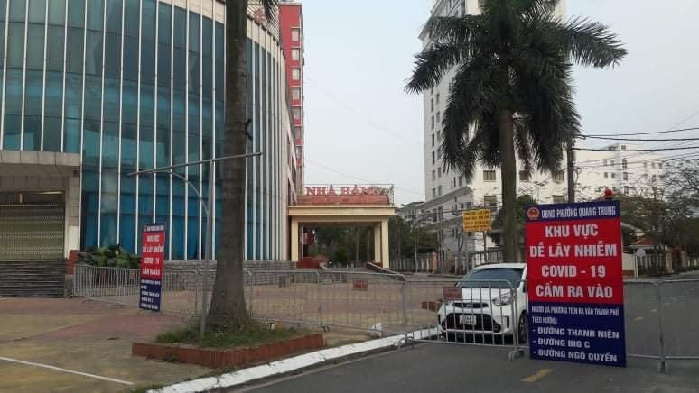 Đầu đại lộ Thanh Niên và khách sạn Trường Thành trước dịch luôn tập nập nay đã có chốt kiểm tra