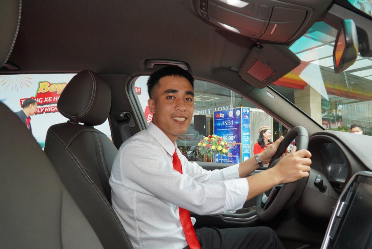 Khách hàng của Vietjet nhận xe hơi trị giá 1,5 tỷ đồng