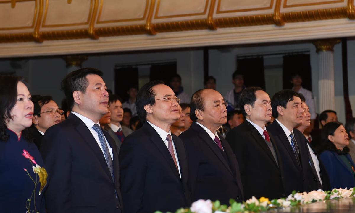 Thủ tướng Nguyễn Xuân Phúc, Chủ tịch UBTƯ MTTQ Việt Nam Trần Thanh Mẫn cùng các đại biểu dự buổi lễ. Ảnh: Quang Vinh.