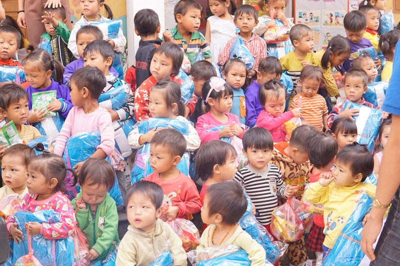 Tiếp bước em đến trường