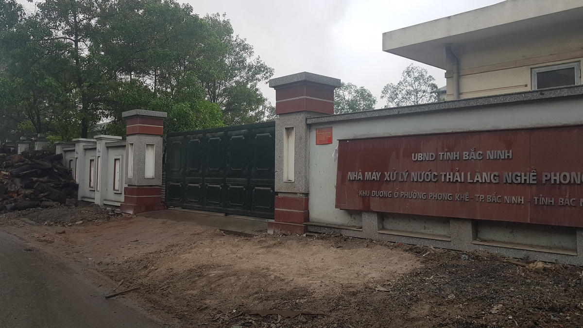 Nhà máy xử lý nước thải hiện đang dừng hoạt động. Ảnh: Hà An.