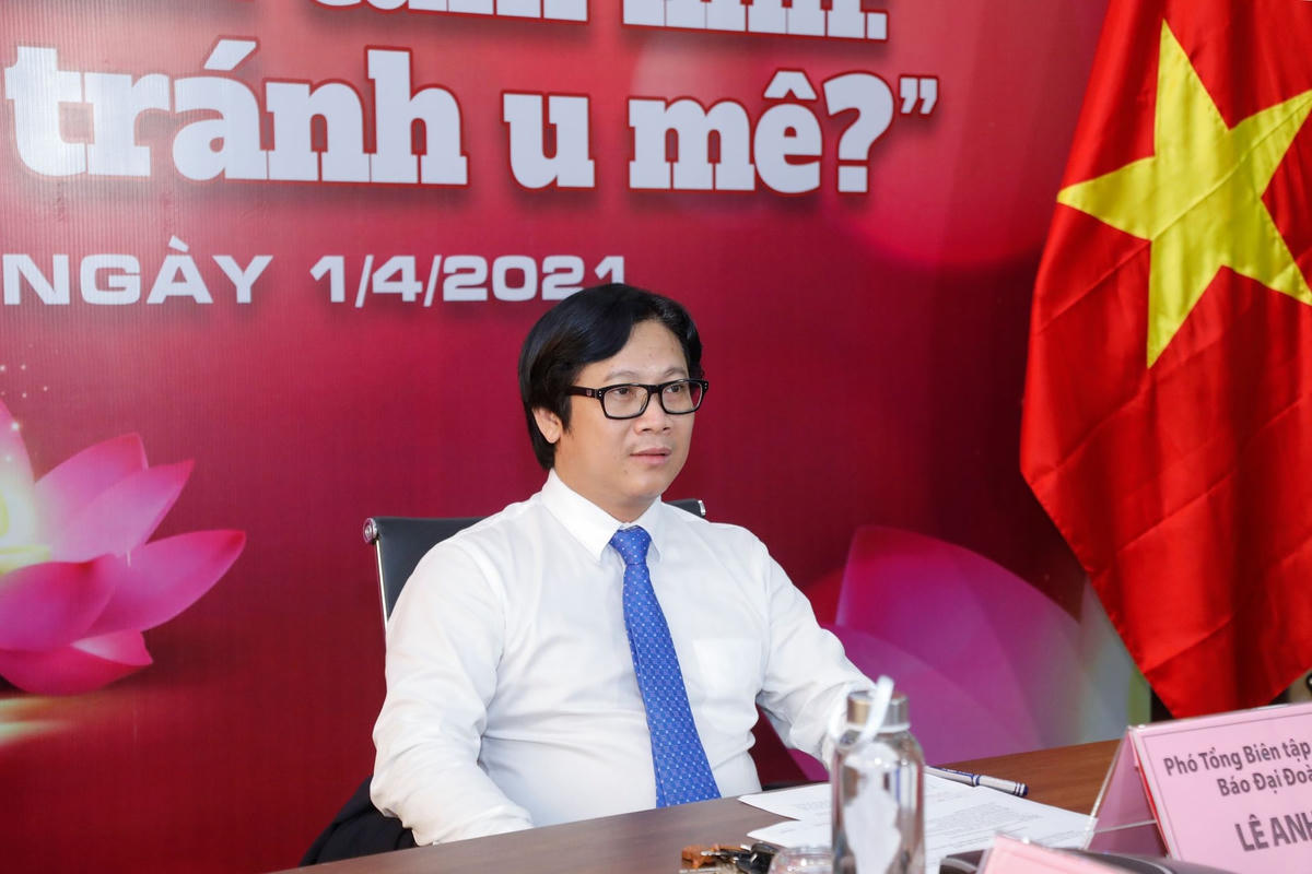 Nhà báo Lê Anh Đạt tại Tọa đàm. Ảnh: Quang Vinh.