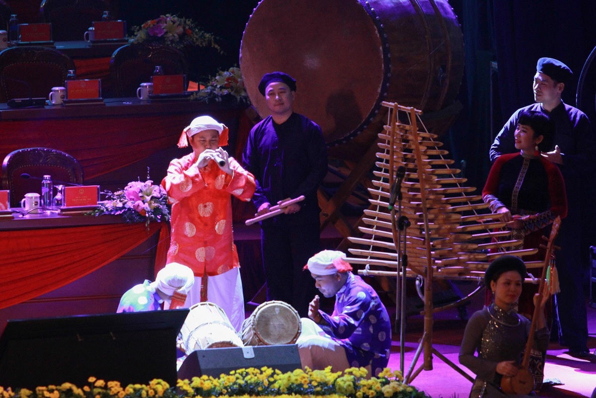 Phần biểu diễn nhạc cụ của vùng đồng bằng Bắc Bộ.