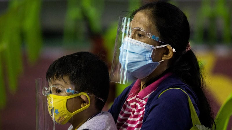 Philippines xem xét cấp phép 3 loại vaccine