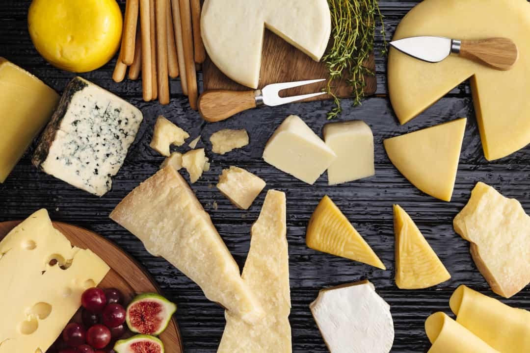 Quá trình lên men phá vỡ đường lactose trong sữa, vì vậy phô mai và sữa chua lên men có thể dễ tiêu hóa hơn đối với những người không dung nạp đường lactose.  