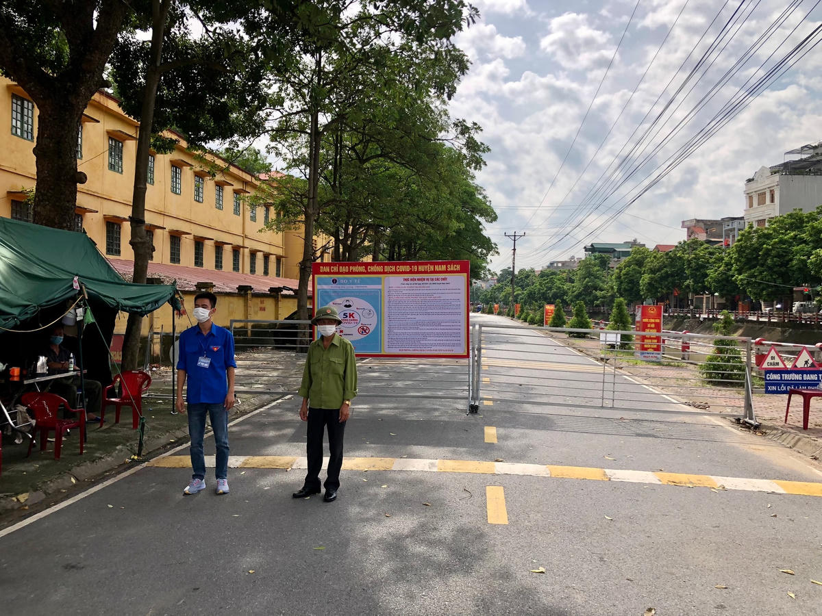 Thị trấn Nam Sách vẫn duy trì 9 chốt chặn để kiểm soát người và phương tiện.