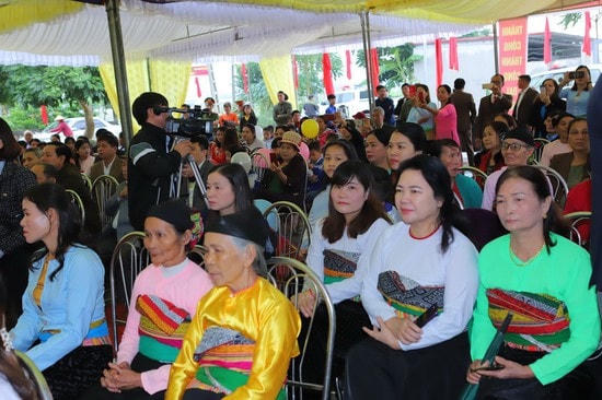 Người dân thôn Quảng Thắng tự hào về những thành tích của mình.