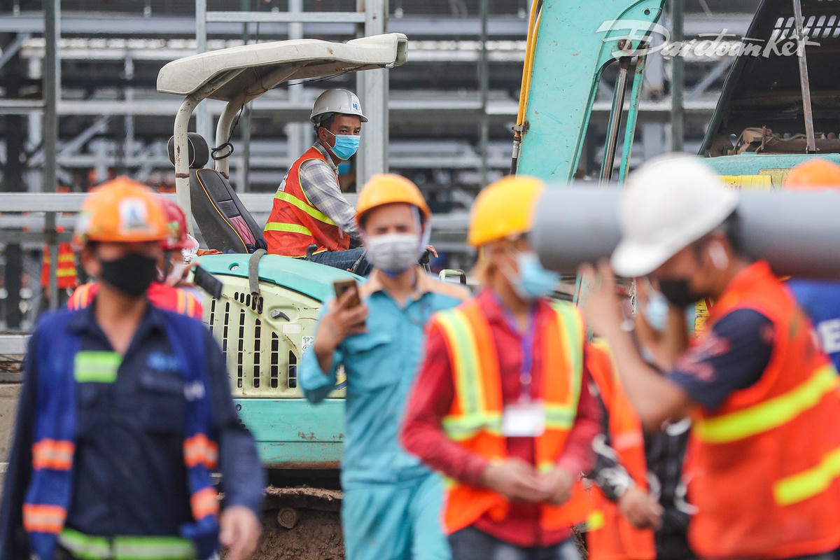 Các công nhân phải đảm bảo sức khỏe và an toàn trong công tác phòng chống dịch Covid-19.