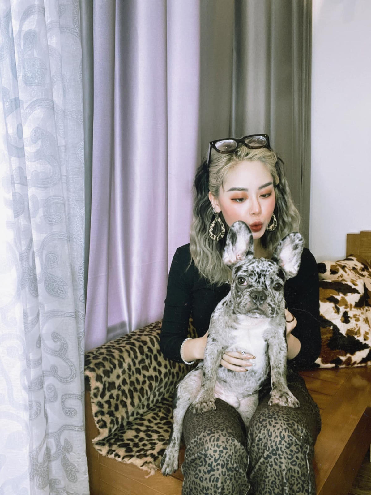 Xuất hiện trong mùa 2 Rap Việt, Mai Âm Nhạc được Trấn Thành nhận xét là “anh không biết sao anh gặp em là anh thấy vui thôi”.