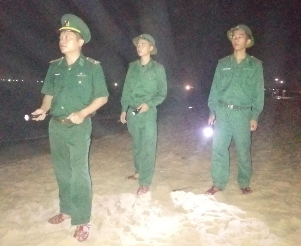 Đồn Biên phòng Nhật Lẹ đã tổ chức tìm kiếm cháu Quỳnh dọc bờ biển Nhật Lệ