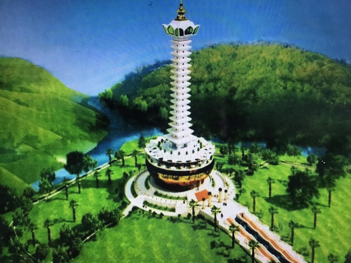 Tháp Hùng Vương - mẫu kiến trúc được lựa chọn trưng bày lấy ý kiến nhân dân đặt tại Đền Hùng.  