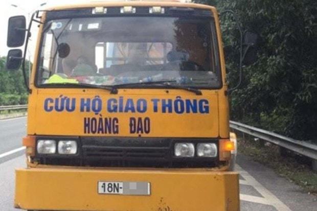 Chiếc xe chạy ngược chiều trên cao tốc. (Ảnh: Cục Cảnh sát giao thông).