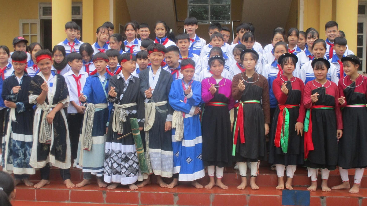 Ảnh 4: CLB Sình ca Cao Lan, trường THCS Đại Phú, Sơn Dương, Tuyên Quang.