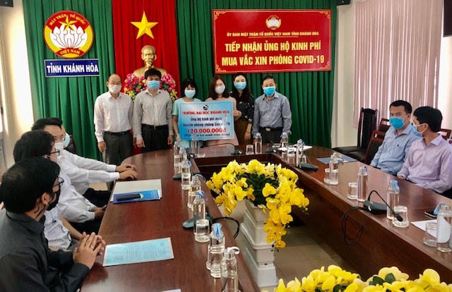 Trường Đại học Khánh Hòa ủng hộ quỹ vac xin phòng chống covid-19