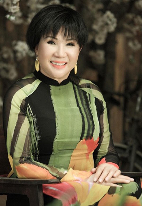 Danh ca Lệ Thu hiện sống ở Mỹ.  
