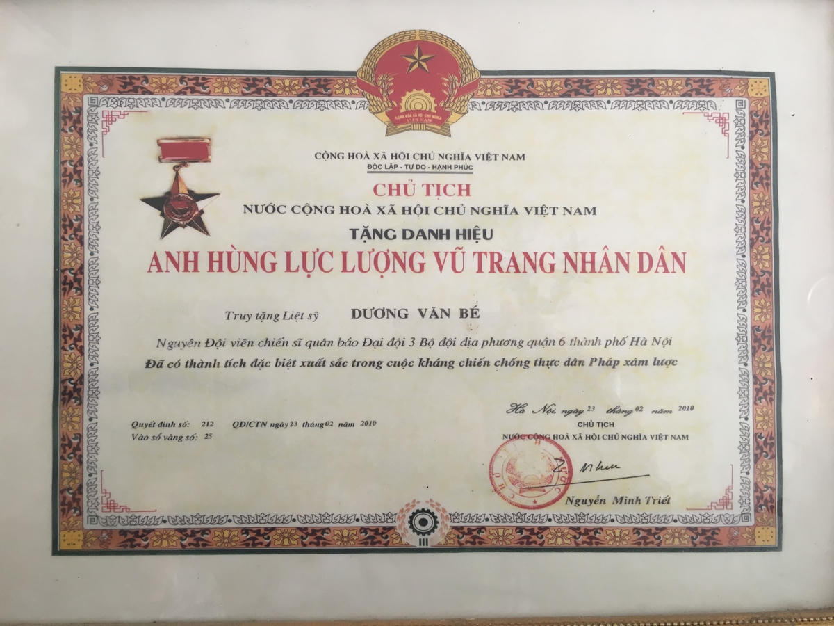 Tặng Danh hiệu Anh hùng lực lượng vũ trang nhân dân.