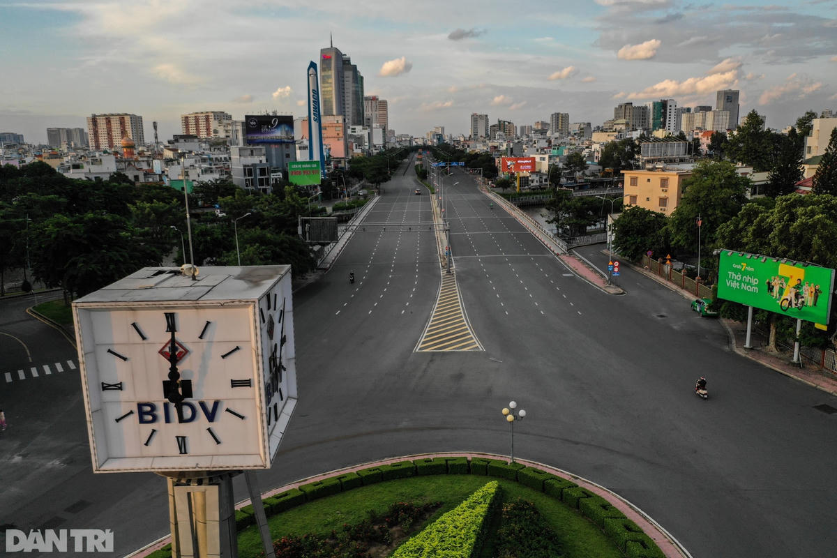 Bí thư TP HCM lý giải vì sao thành phố cần thêm 2 tuần để kiểm soát dịch