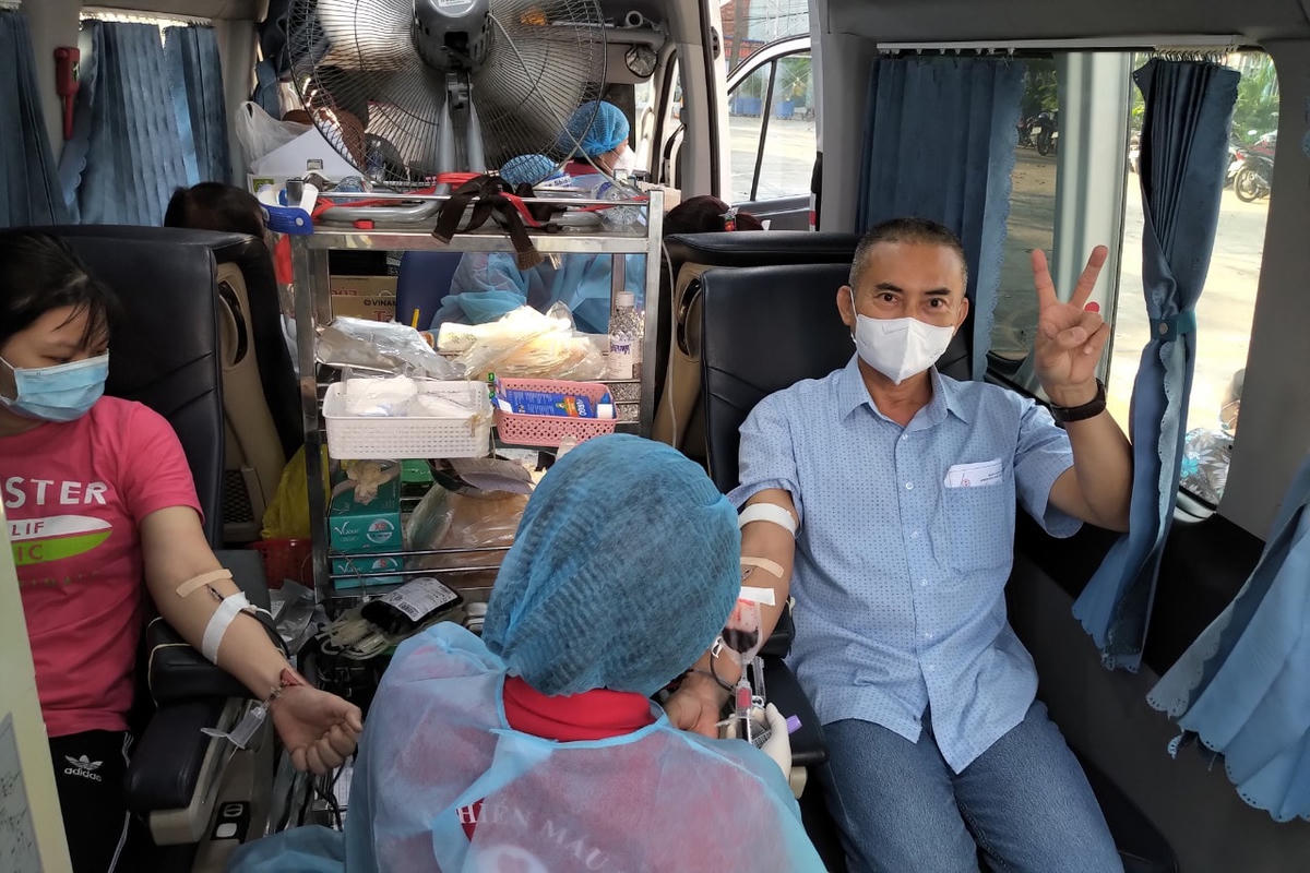 Nhiều cán bộ, công chức, chiến sĩ lực lượng vũ trang tại TP Thủ Đức đã có hàng chục lần tham gia hiến máu cứu người.
