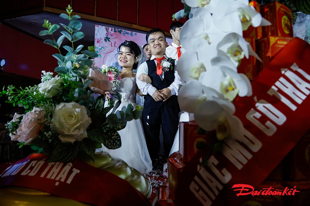 Niềm hạnh phúc rạng ngời đến từng cặp đôi trong Lễ cưới tập thể này.