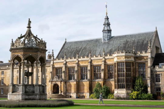 Các kỳ thi đầu vào hiện chỉ phổ biến ở các trường đại học ưu tú như Cambridge và Oxford.