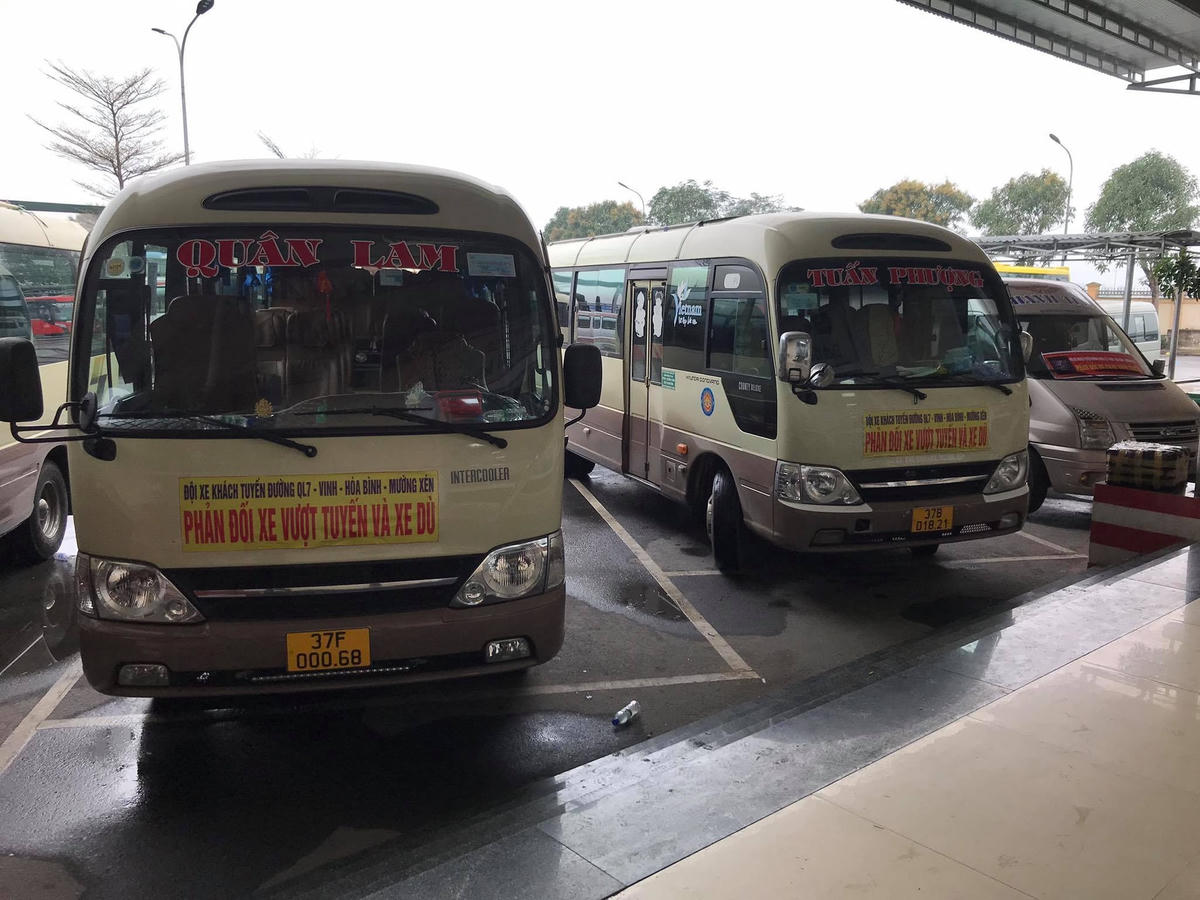 Nhiều nhà xe vẫn tiếp tục bãi bến, dừng chạy để phản đối xe dù (Ảnh chụp sáng 5/3 tại BX Bắc Vinh).
