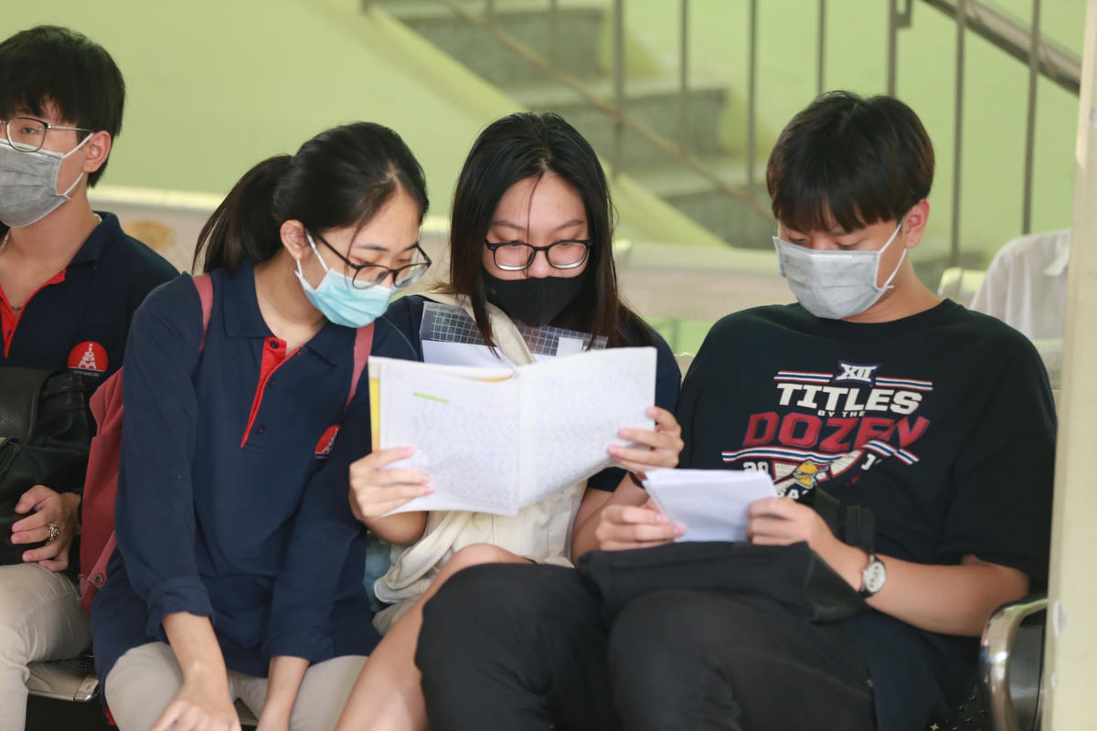 Nhiều ưu tiên chứng chỉ ngoại ngữ trong tuyển sinh đại học. Ảnh: Phạm Quang Vinh.