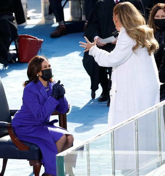 Phó Tổng thống Kamala Harris và ca sĩ Jennifer Lopez trong lễ nhậm chức của Tổng thống Joe Biden.
