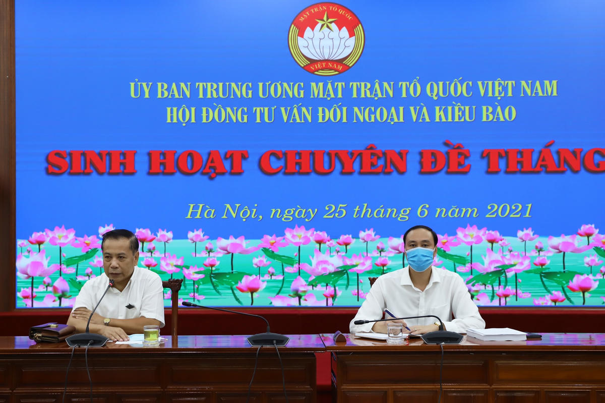 Phó Chủ tịch UBTƯ MTTQ Việt Nam Phùng Khánh Tài chủ trì buổi sinh hoạt chuyên đề.