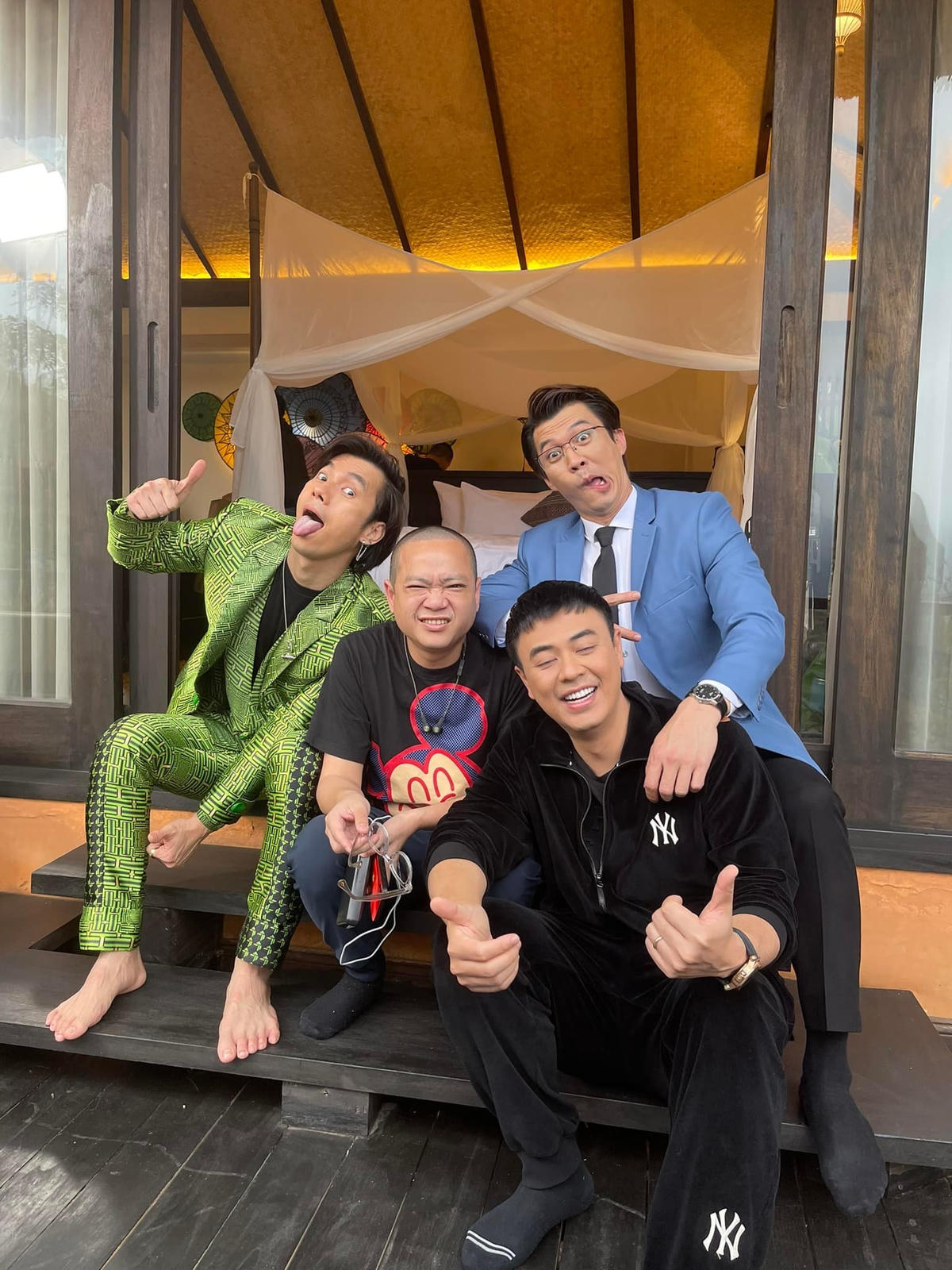 Ba chàng ngự lâm cùng những khoảnh khắc nhí nhố trong buổi đóng máy.