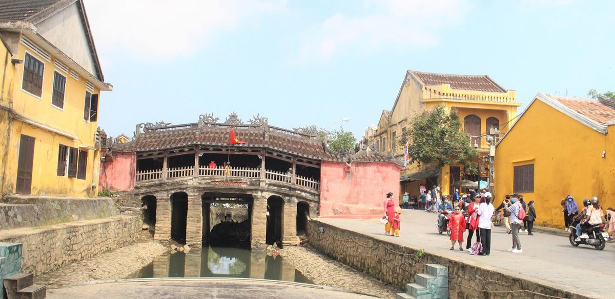 Một góc phố cổ Hội An vào mùng 4 Tết.