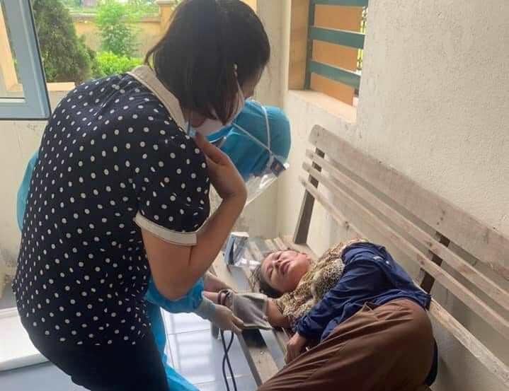Mặc dù mới được về nghỉ ngơi vài tiếng đồng hồ nhưng điều dưỡng Duyên sẵn sàng đi ngay nếu có lệnh.