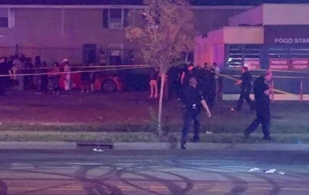 Cảnh sát phong tỏa hiện trường vụ nổ súng. (Nguồn: cbsnews).