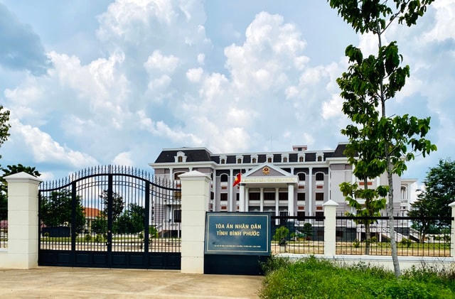 Thêm một bị cáo đến TAND tỉnh Bình Phước uống thuốc tự tử