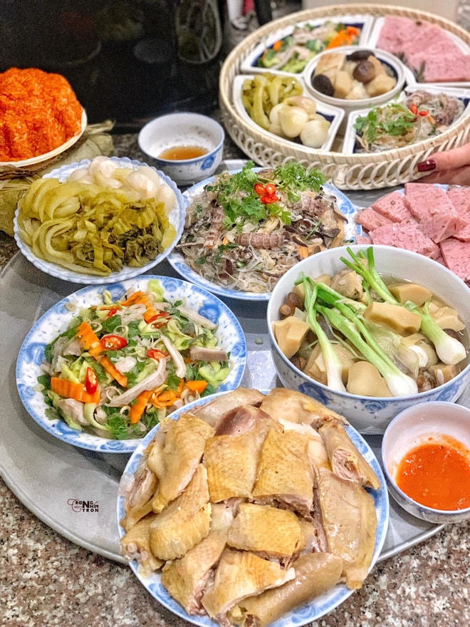 [ẢNH] Những mâm cơm cúng sum họp gia đình dịp Tết nguyên đán