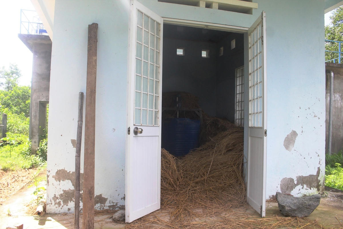 Hệ thống xử lý nước sạch thành chỗ chất rơm.